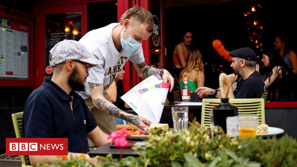 UK economic growth slows despite restaurant boost