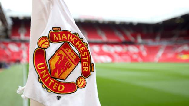 Manchester United financial statement shows £70m drop in expected revenue during pandemic